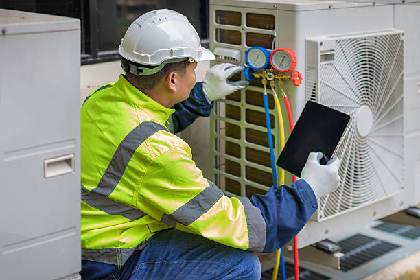Professional Hvac technician working in Castle Hayne, NC
